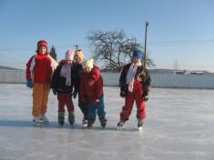 Zimní sporty ve školní družině bobování a bruslení