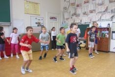 Sportujeme ve školní družině září 2013